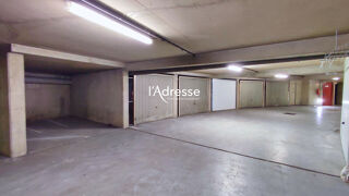  Parking / Garage  vendre 1 m