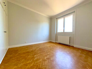  Appartement à louer 4 pièces 111 m²