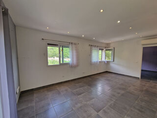 Location Appartement Appartement Bouyon 2 pièces 55 m2 avec jardin , en dernier étage d'une maison individuelle Bouyon