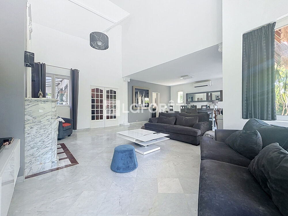 Pavillon avec piscine , spa et climatisation SUCY-EN-BRIE - 223m² - Terrain 1000m²