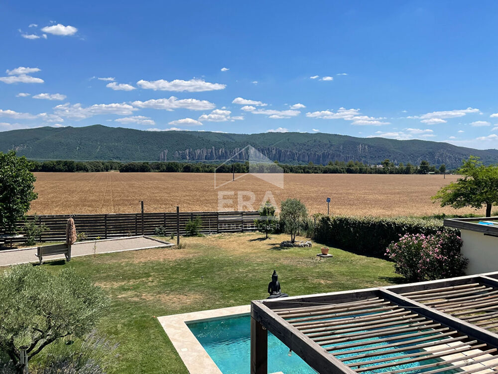 Maison à vendre en Provence proche AIX EN PROVENCE, avec vue et piscine.