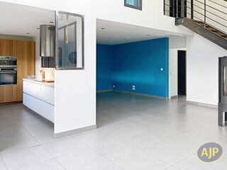  Maison à louer 7 pièces 163 m²