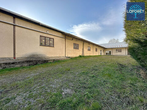   Surface de vente de 1240 m2 avec maison d'habitation à Menneval 