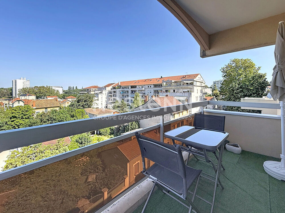 Grand Appartement T2 avec une chambre, Balcon en dernier étage Centre Ville - 69500 BRON