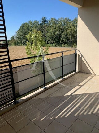  Appartement à louer 3 pièces 65 m²