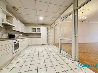  Appartement à louer 4 pièces 140 m²