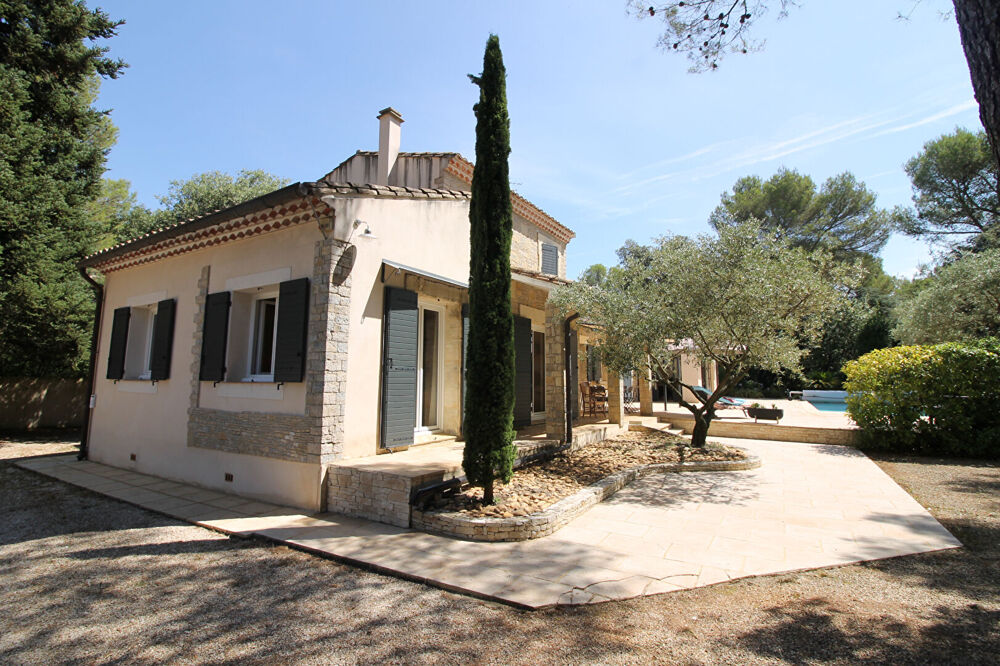 NIMES Très belle maison de 154m² habitable avec 3000m² de terrain arboré, piscine, garage, serre