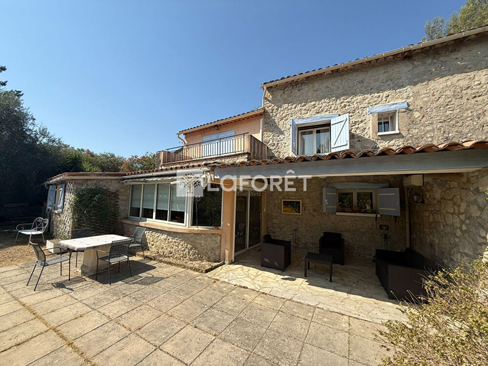 Vente Maison BERGERIE A FAYENCE  DANS UN HAMEAU  3+1pièce(s) 100 m2 avec 60m² de dépendances et très belle piscine Fayence