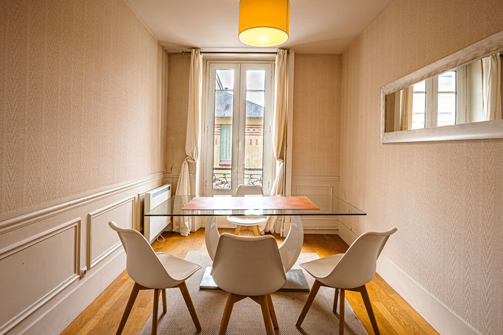 Vente Appartement Versailles Notre-Dame Appartement 5 piècxes 129 m² carrez situe au 1er étage avec cave Versailles