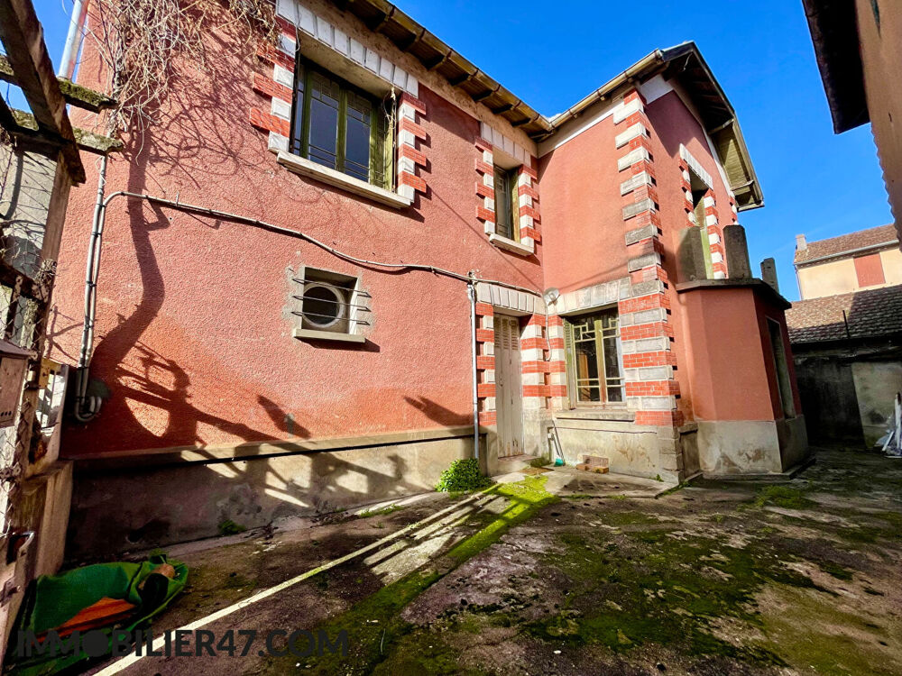 MAISON DE VILLAGE AVEC COUR ET GARAGE