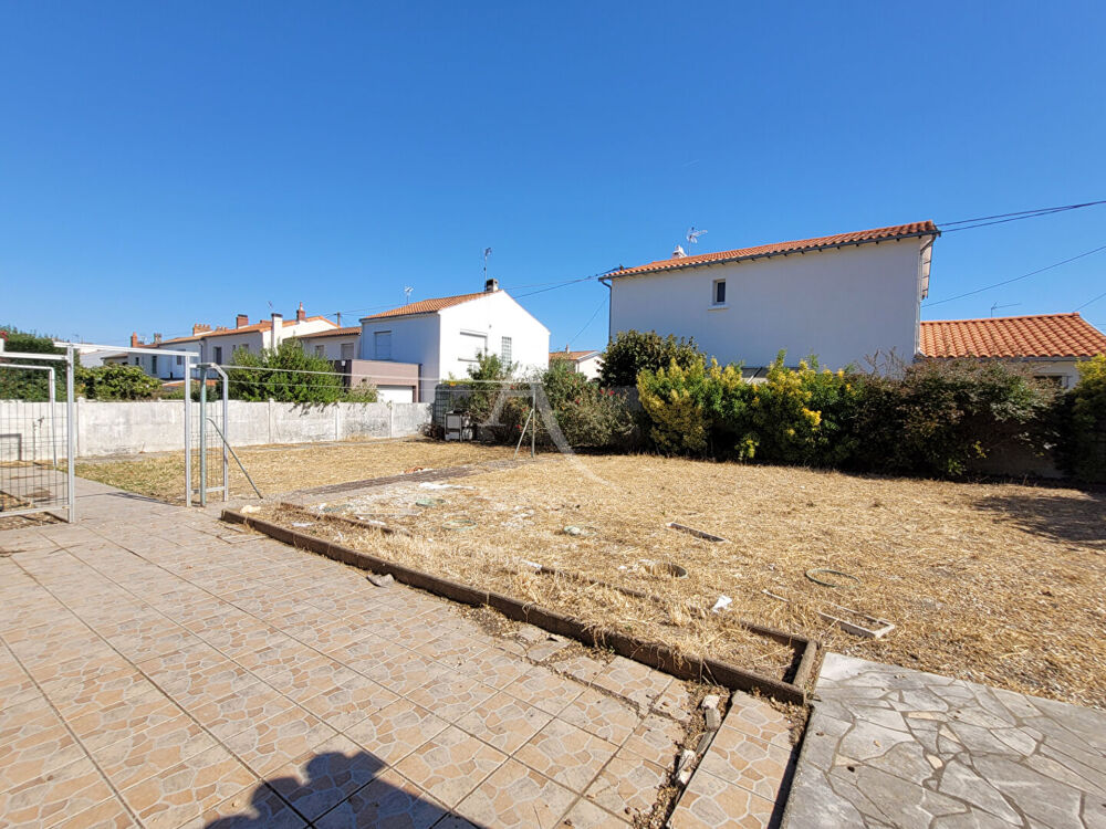 LA ROCHELLE - Quartier Saint-Eloi, Terrain avec dépendances et garage