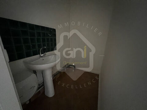   Vaunage Caveirac local professionnel de 25m2 avec coin sanitaire 