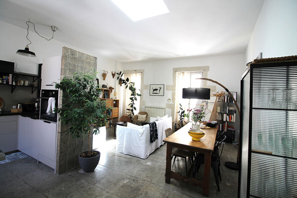 Vente Maison CENTRE VILLE NIMES PROCHE VAUBAN Maison de ville p4 d'environ 100m² avec patio, terrasse et garage. Nimes