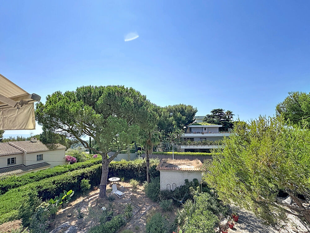 Grand 2 pièces avec parking et cave - vue mer - balcon et terrasse sur le toit
