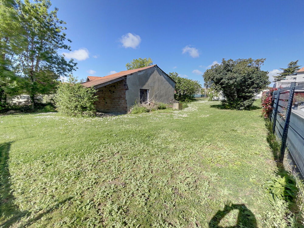 Vente Terrain MURET SECTEUR DU BARRY  - TERRAIN CONSTRUCTIBLE 600 m² AVEC DÉPENDANCE EXISTANTE Muret