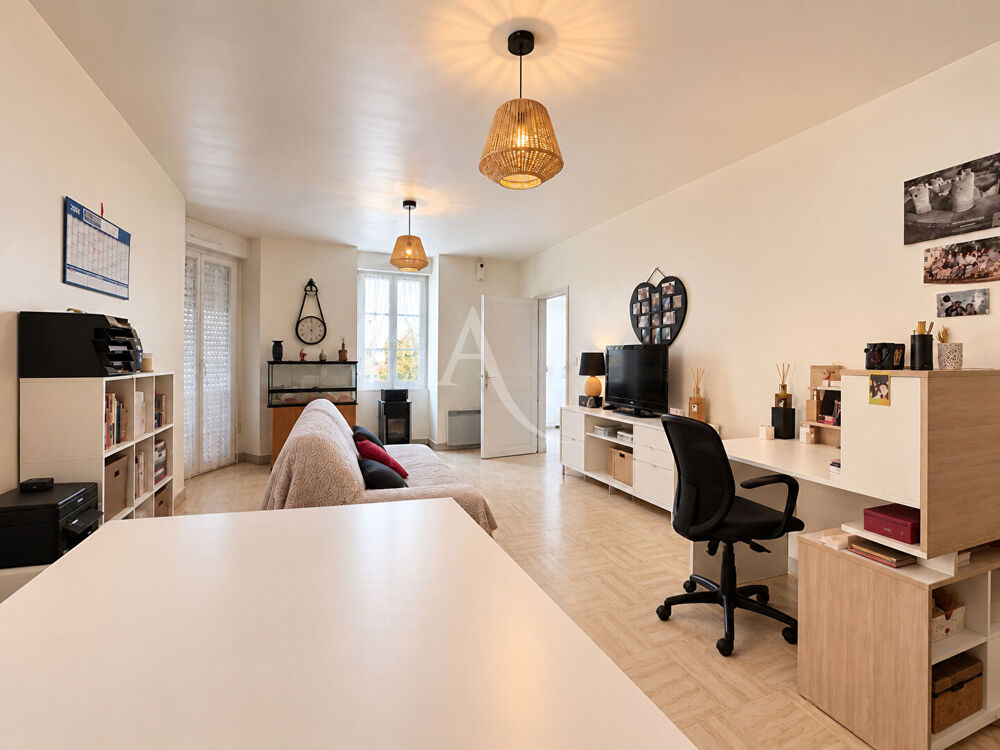   COMMEQUIERS- Immeuble à usage commercial et d'habitation ? 260 m² Commequiers