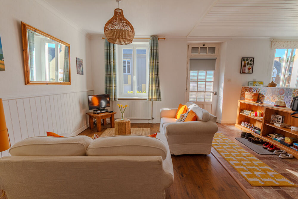 ORNE : Maison de village de 3 chambres avec garage et jardin