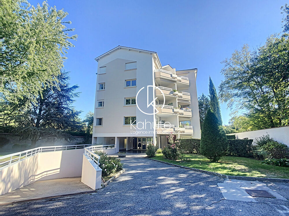 A seulement 15 minutes du centre ville de Lyon, au centre de Champagne au Mont d'Or, Appartement en rez de jardin, 3 pièces de 7