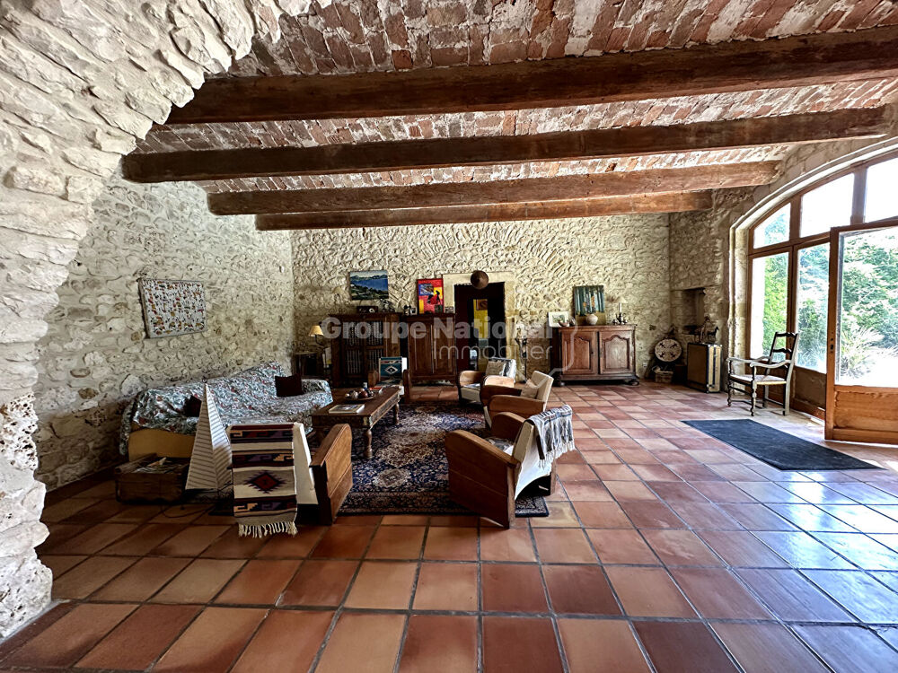 Mas avec dépendance sur 330m2