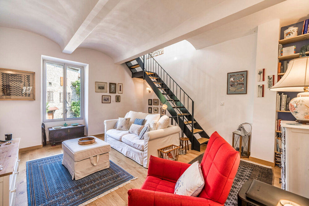 Charmante maison de village en pierre avec cour privée
