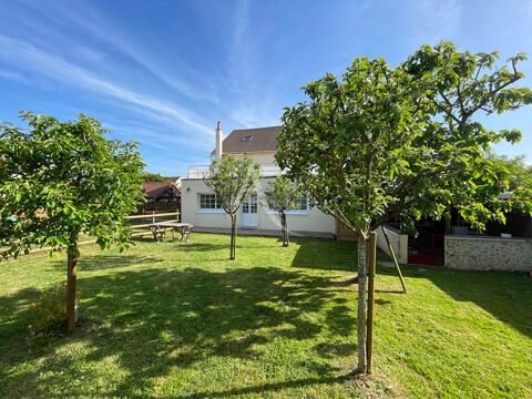   Ensemble immobilier d'environ 250 m2 � GIBERVILLE. dont 60m2  d'un studio Maison - 10 pi�ce(s) - 250 m�