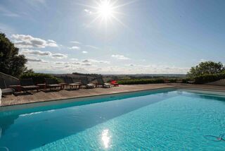  Villa � vendre 15 + pi�ces 900 m�