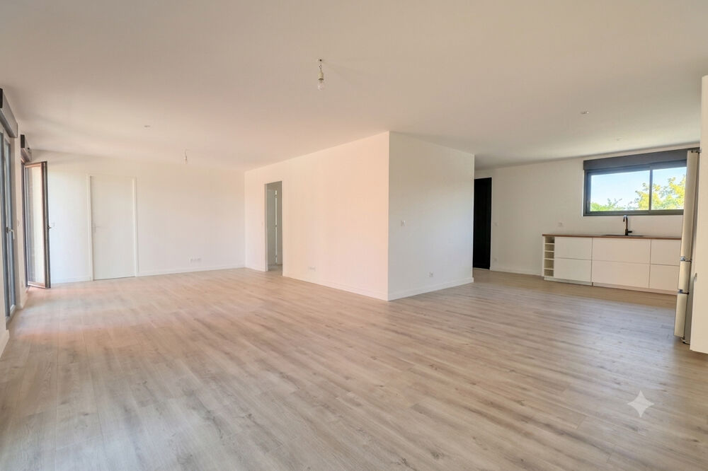 Appartement Craponne 5 pièces 137 m2, pas de vis à vis, bien placé, parkings et terrasse