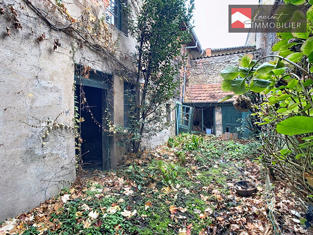 Maison de ville à fort potentiel, belle superficie, centre ville PONT DE VAUX