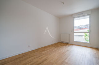  Appartement à louer 3 pièces 84 m²