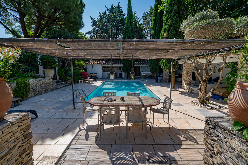 MAS CONTEMPORAIN EN PIERRE 5 pièce(s) 254 m2