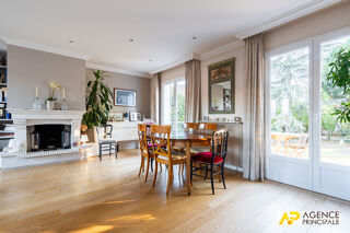 Vente Maison Maison Le Mesnil Le Roi 6 pièce(s) 229 m2 Le mesnil le roi