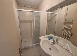  Appartement à louer 2 pièces 56 m²