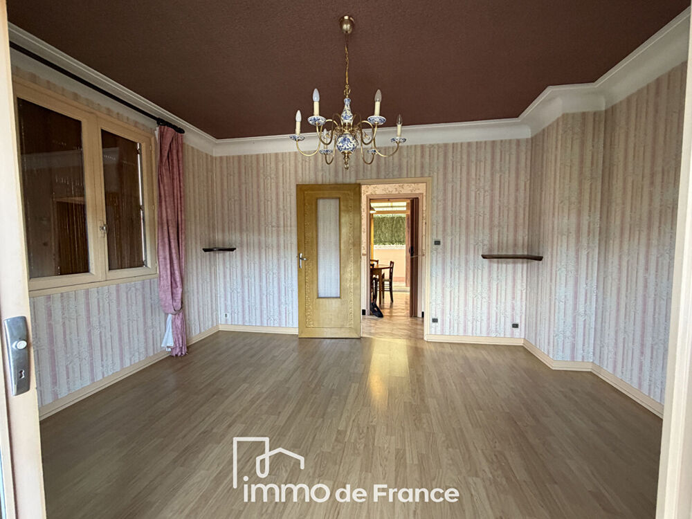Proche centre-ville- Maison (104 m2 habitables) avec garage et appartement.