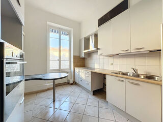  Appartement à louer 3 pièces 80 m²