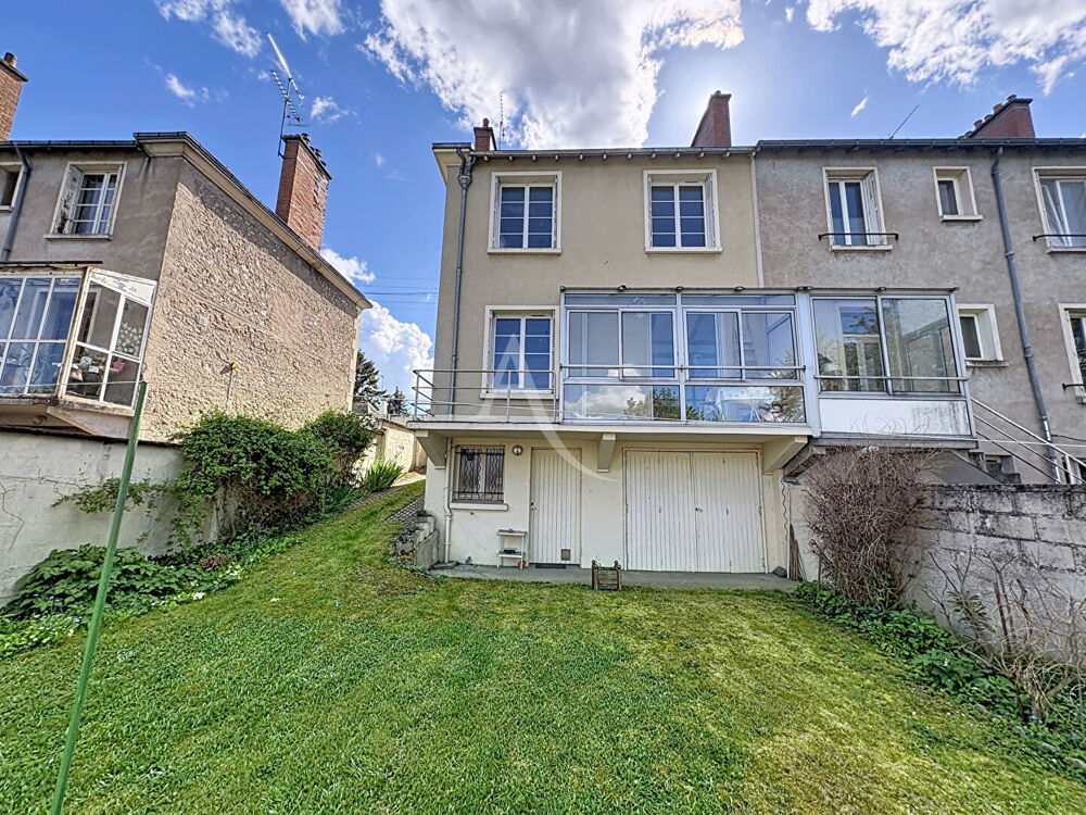 Maison familiale 3 chambres avec jardin et garage, proche commodités à Saumur