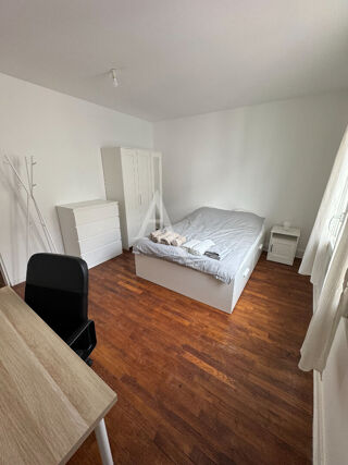  Appartement à louer 5 pièces 106 m²