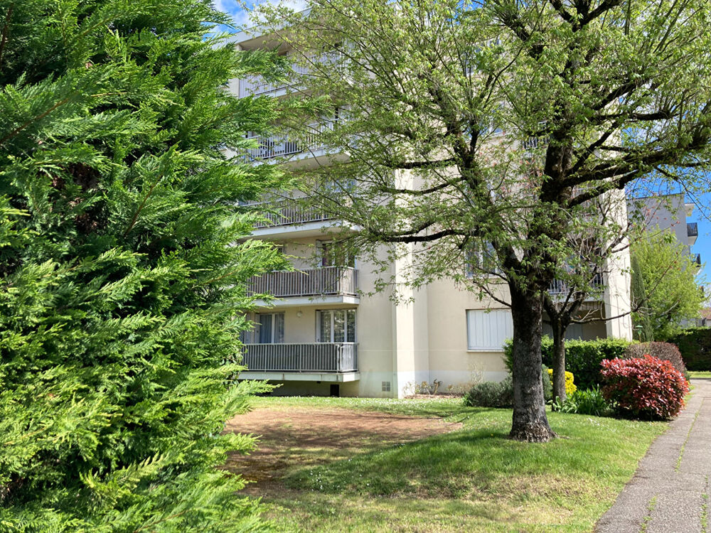 Vente Appartement Appartement  T5 105 m2 avec  garage Vaulx en velin
