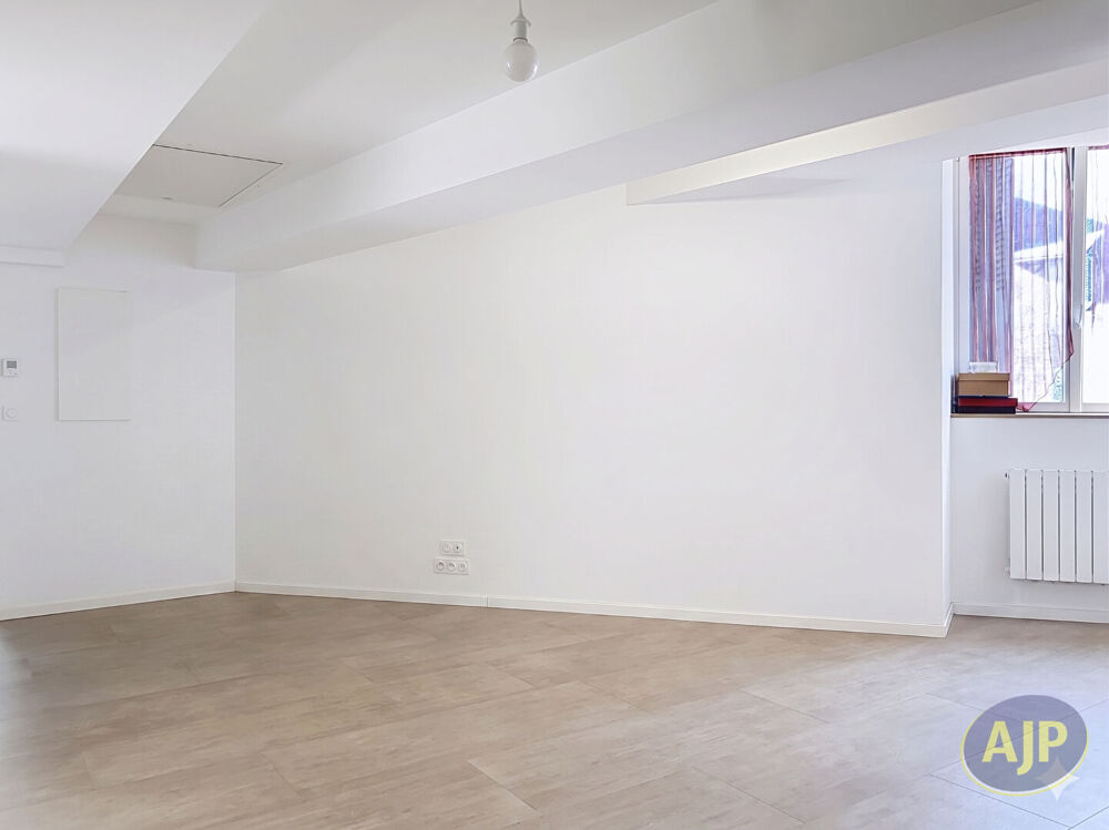 Location Appartement Appartement  3 pièce(s) 70.18 m2 Saint julien de vouvantes