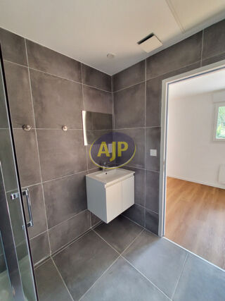  Appartement à louer 2 pièces 33 m²