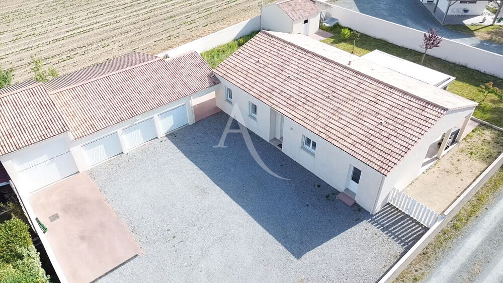 Maison récente de137 m² avec 110m² de garage à vendre à AIZENAY