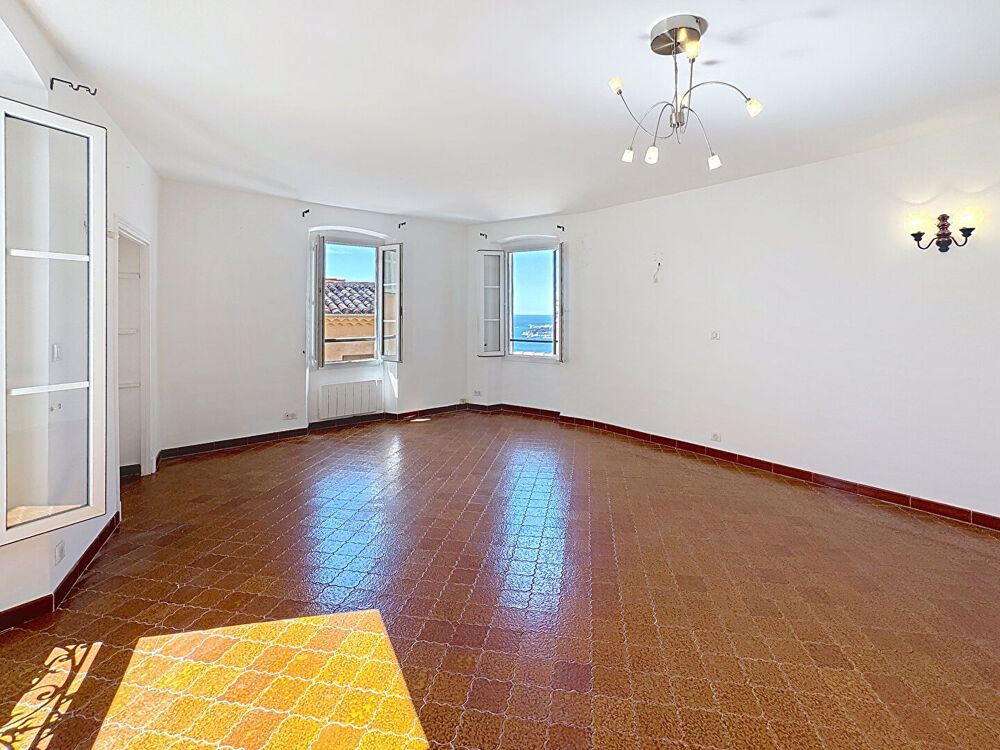 Appartement deux/trois pièces avec cuisine séparée, aperçue mer