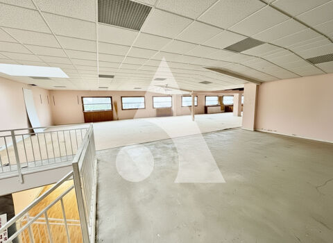   Magasin d'exposition sur deux niveaux - Liffol-Le-Grand 
