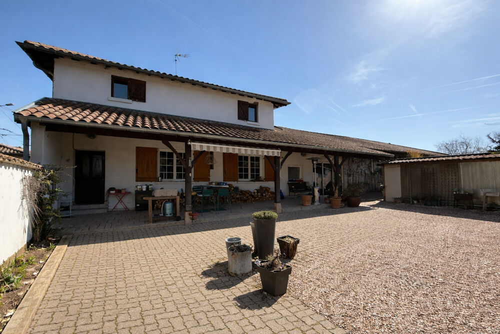 Ferme rénovée de 220 m² avec dépendances et beau terrain
