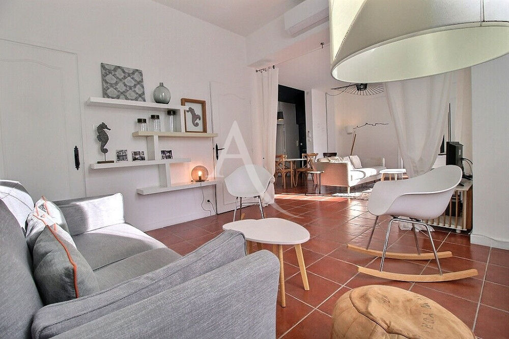 MARSEILLE 2 - SECTEUR QUAI DU VIEUX PORT - RUE DE LA LOGE - APPARTEMENT 4 PIECES - TRAVERSANT - LUMINEUX - ASCENSEUR - VUE EXCEP