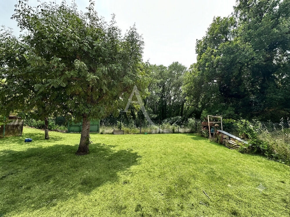 VILLA TYPE 3/4 AVEC JARDIN DE 1247M2 AU CALME AVEC GARAGES