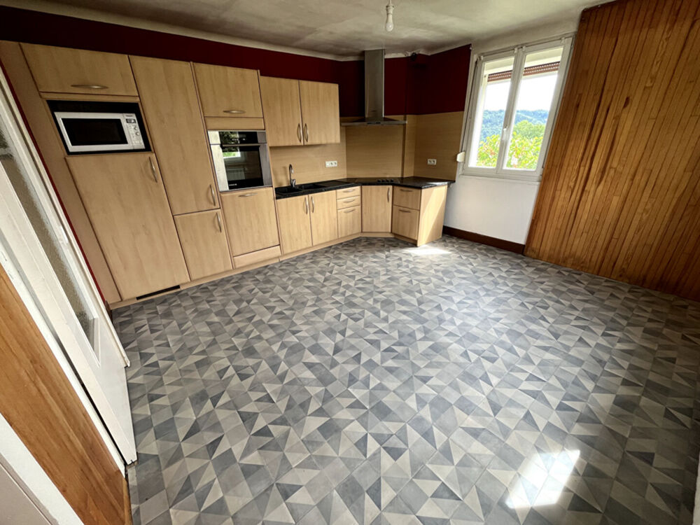 MAISON DE 316,95 M2 9 PIECES SUR 5.52 ARES 149000 EUROS