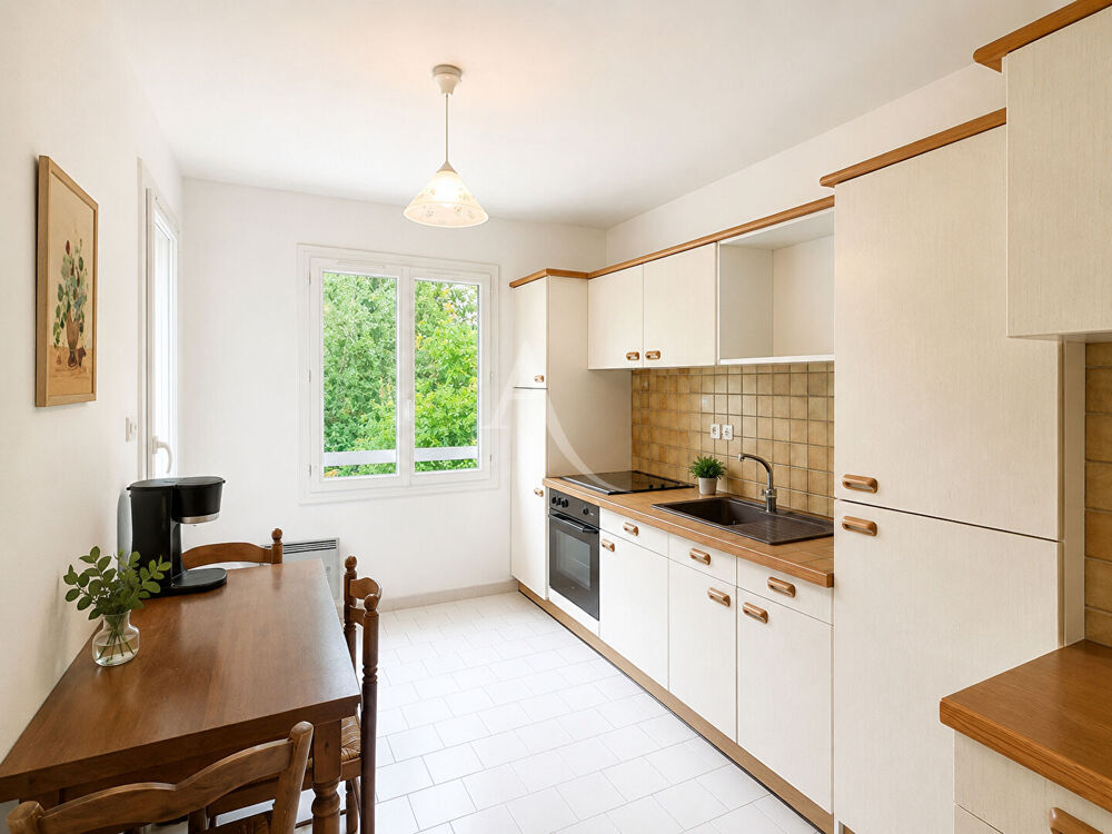 Vente Appartement Appartement Marseille 2 pièces 51 m2 avec balcon côté jardin, cave et parking en supplément Marseille 11