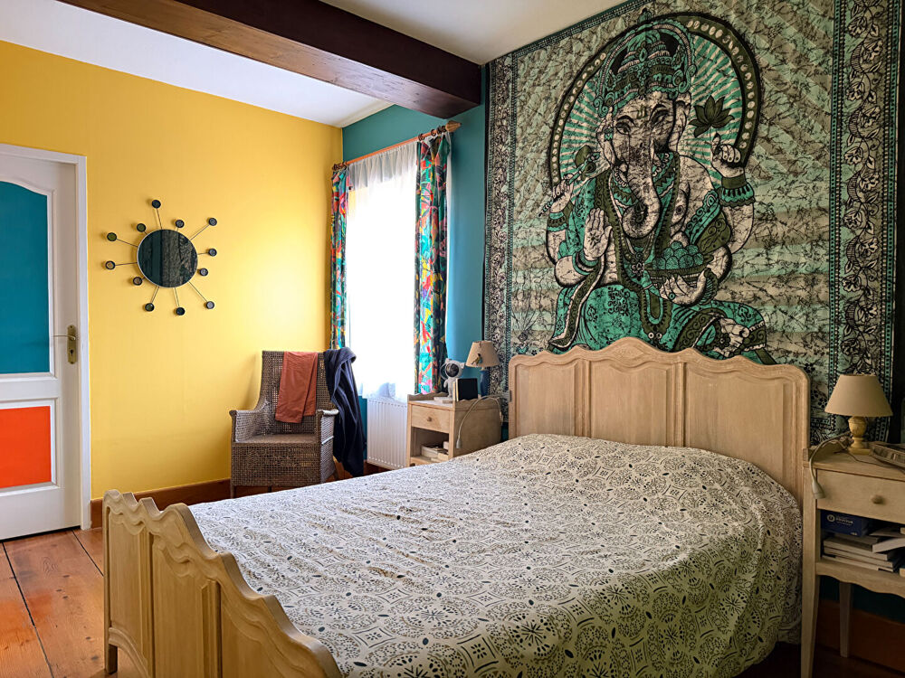 7 pièces - 5 chambres - 163,56 m2 habitables et 139 m2 aménageables - 197 m² de terrain