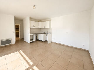 Location Appartement Appartement T3 de 56m² - Terrasse, parking et box, piscine - Marseille 13010 Marseille 10