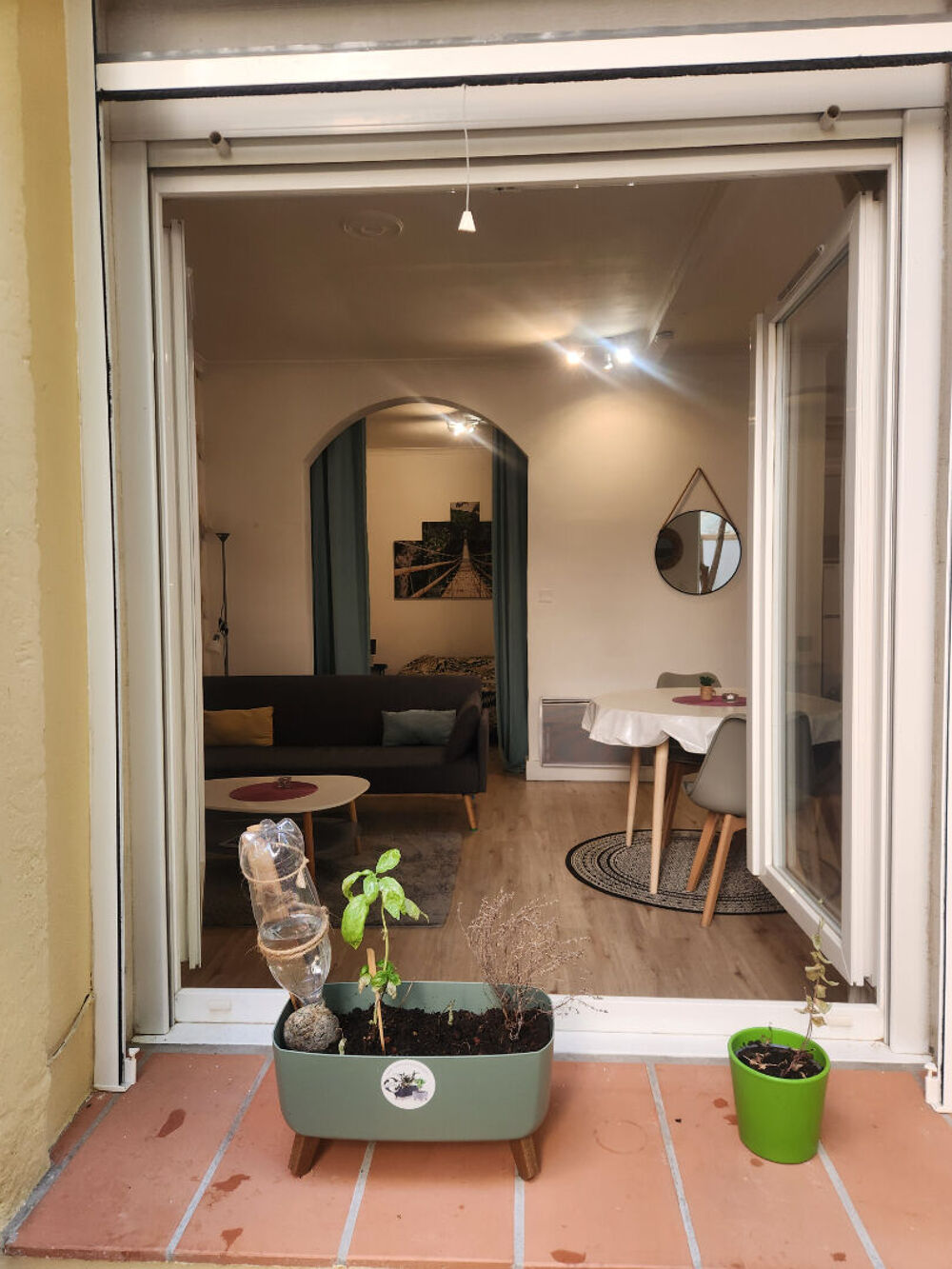 Vente Appartement NIMES Quartier RICHELIEU/ SULLY bel appartement P1 bis de 41.69 m2 en RDC avec cave privative et cour commune. Nimes